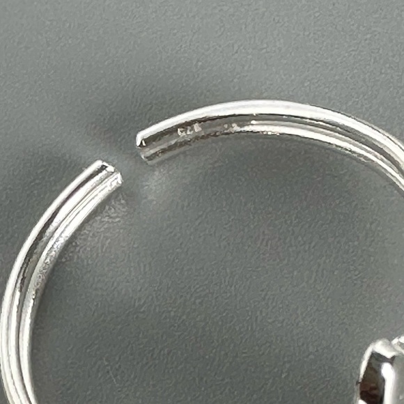 Sterling Silver Adjustable Clover Toe Ring - Picture 8 of 9